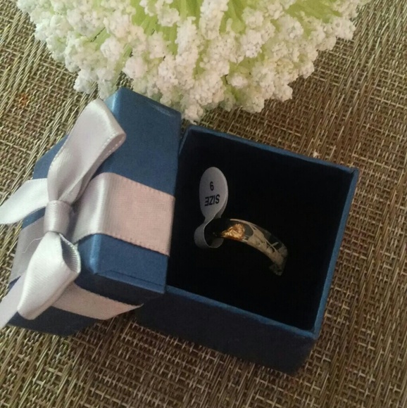 Handmade Resin Ring With Wood, Flowers & Gold Foil - Picture 4 of 5